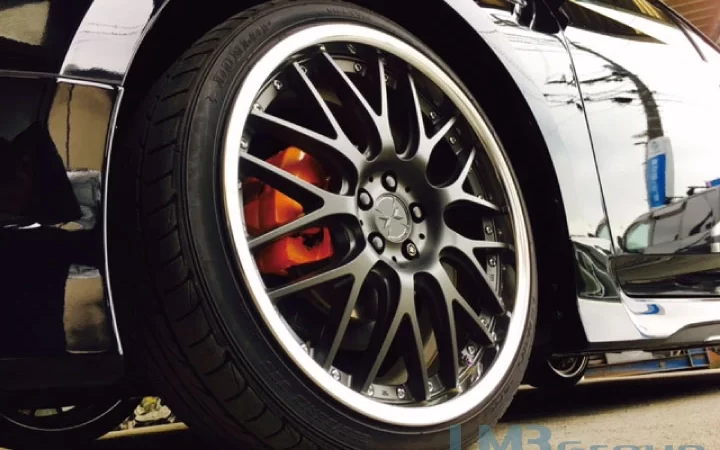 当店おすすめキャリパーカスタム塗装名入れもOK！新型プリウス施工例