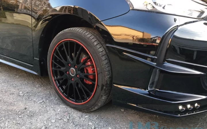 キャリパーカスタム塗装名入れOK！人気プリウスα施工例