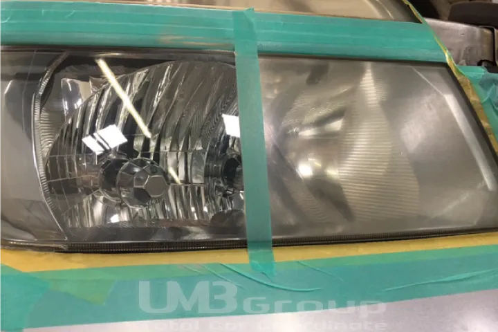 ヘッドライトカバーの曇りを無くし新車の輝きを取り戻します